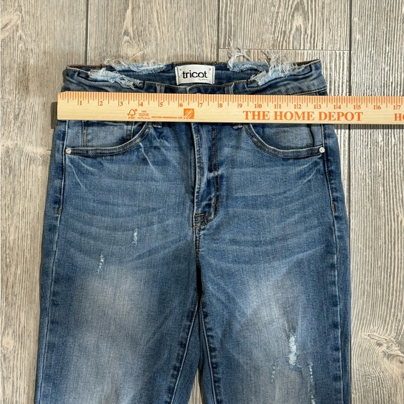 Tricot Denim Crop Fray Hem, Size 5/26, Medium-Light Wash, Distressed, Mid Rise - Picture 4 of 8